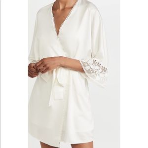 Flora Nikrooz NWT Kylie Charmeuse Wrap with Lace